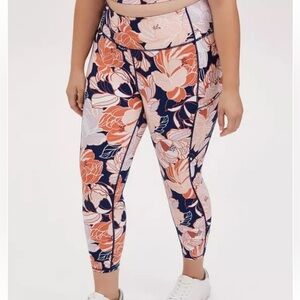 Torrid Cropped Active Side Pocket Legging- Size 3